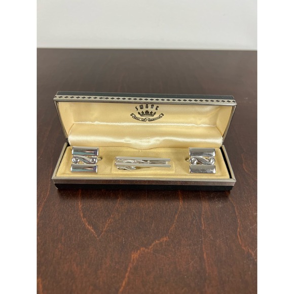 Vintage Silver Swank Cufflinks and Tie Clip Set in original box - Picture 1 of 9